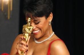 Oscars 2022: Η Ariana DeBose με το χρυσό αγαλματίδιο - Νικήτρια στην κατηγορία Β' Γυναικείου Ρόλου
