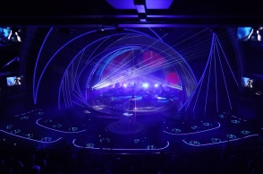 Oscars 2022: Η φωτισμένη με μπλε φως σκηνή της 94ης απονομής των βραβείων