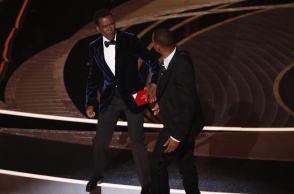 Oscars 2022: Ο Will Smith χτυπά τον Chris Rock 