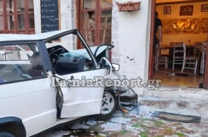 Αμφίκλεια: Αυτοκίνητο έπεσε πάνω σε τσιπουράδικο, νεκρή η 77χρονη συνοδηγός