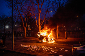 Γαλλία: Νύχτες βίας στα παρισινά προάστια
