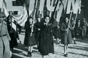 Σκηνή από την ταινία «Γυναίκες Μαχήτριες: Τριπλή Απελευθέρωση».