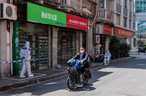 Τα κρούσματα αυξάνονται παρά τα αυστηρά μέτρα στη Σαγκάη
