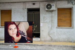 Το σπίτι της οικογένειας Δασκαλάκη στην Πάτρα | Ρούλα Πισπιρίγκου (ένθετη)