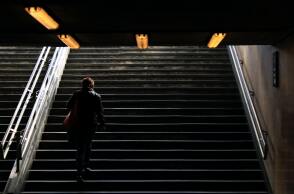 σκαλιά, διάβαση, ανάβαση,σκοτάδι