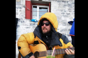 O Στάθης Δρογώσης ήταν από τους πρώτους καλλιτέχνες που καταδίκασαν τη ρωσική εισβολή στην Ουκρανία