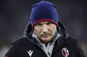 Ο Σίνισα Μιχαΐλοβιτς παραχώρησε έκτακτη συνέντευξη Τύπου το μεσημέρι του Σαββάτου (26/3) όπου γνωστοποίησε πως θα χρειαστεί να δώσει νέα σκληρή μάχη με την λευχαιμία που θα τον κρατήσει εκτός γηπέδων για κάποιους αγώνες.