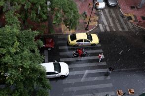 Καιρός: Λασποβροχές και πτώση της θερμοκρασίας την Πέμπτη