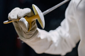 Στη Θεσσαλονίκη αθλήτρια στην ξιφασκία καρφώθηκε στο χέρι με το ξίφος