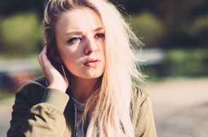 Ένα κορίτσι.