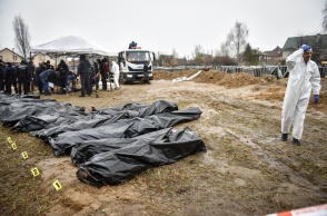 Πτώματα στην Ουκρανία μέσα σε μαύρες σακούλες