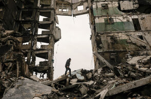 Βρετανικό Υπ. Αμυνας: Προειδοποίηση για χρήση όπλων φωσφόρου στη Μαριούπολη