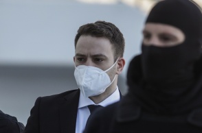 Ο καθ' ομολογία δολοφόνος της Καρολάιν Κράουτς, Μπάμπης Αναγνωστόπουλος, προσέρχεται στο δικαστήριο