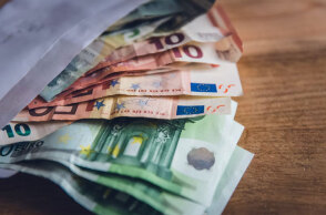 Την Πέμπτη 14 Απριλίου 2022 πληρώνεται το Δώρο Πάσχα σε εργαζόμενους σε αναστολή ή μηχανισμό «ΣΥΝ-ΕΡΓΑΣΙΑ»