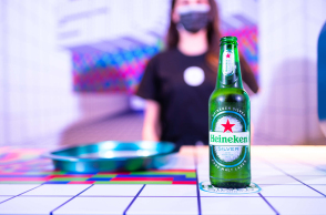 Η νέα Heineken® Silver προσγειώνεται... In Real Life