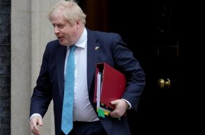 Βρετανία: Ο Μπόρις Τζόνσον θα προσπαθήσει να στρέψει σήμερα την προσοχή της κοινής γνώμης στην παράνομη μετανάστευση	