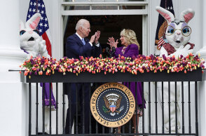 Τζο Μπάιντεν και Τζιλ καλωσορίζουν μικρούς και μεγάλους στις πασχαλινές αυγοδρομίες στον Λευκό Οίκο
