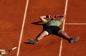 Ο Στέφανος Τσιτσιπάς μετά την κατάκτηση του τίτλου στο Μόντε Κάρλο