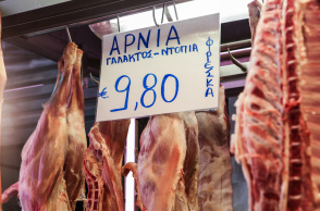 Αρνιά σε κρεοπωλείο στη Βαρβάκειο Αγορά της Αθήνας
