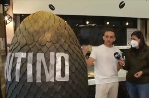 Θεσσαλονίκη: Ζαχαροπλαστείο έφτιαξε γιγαντιαίο αυγό 90 κιλά