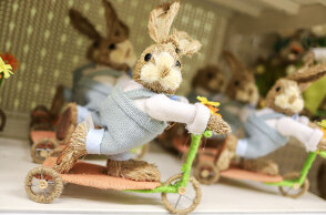 Στις 13:00 το μεσημέρι ανοίγουν τα καταστήματα σήμερα Μεγάλη Παρασκευή, σύμφωνα με το εορταστικό ωράριο Πάσχα 2022