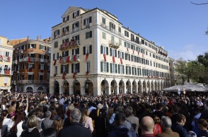 Πρώτη Ανάσταση και το έθιμο των Μπότηδων στην Κέρκυρα