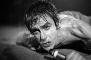 O Iggy Pop σε συναυλία στη Νέα Υόρκη το 1977