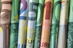 Περί τα 1,5 δισ. ευρώ αντλεί το ελληνικό δημόσιο από την επανέκδοση του 7ετούς ομολόγου	