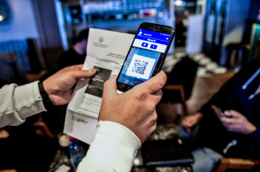 Άρση μέτρων: Τέλος και επίσημα τα πιστοποιητικά εμβολιασμού και νόσησης