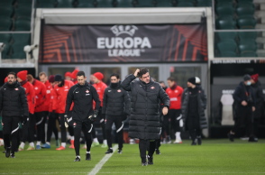 Παίκτες της Spartak Moscow κάνουν προθέρμανση για αγώνα της UEFA 