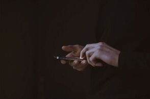 Ρόδος: 30χρονος πήγε να πουλήσει γυμνές φωτογραφίες της κόρης και της ανιψιάς του