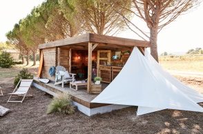 Φωτογραφία από τα έπιπλα Leroy Merlin. 