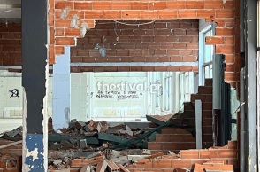 Κρανίου τόπο θυμίζει το ισόγειο του Τμήματος Βιολογίας του Αριστοτελείου Πανεπιστημίου Θεσσαλονίκης.