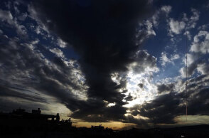 Με νεφώσεις ο καιρός αύριο Δευτέρα 9 Μαΐου 2022