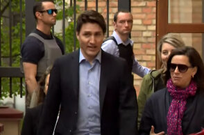 Ο Τζάστιν Τριντό προσέρχεται στην πρεσβεία του Καναδά στο Κίεβο