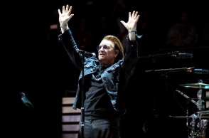 Σαν Σήμερα 10 Μαΐου γεννήθηκε ο Μπόνο, τραγουδιστής των U2