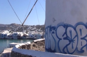 Μύκονος: Έβαψαν με γκράφιτι τους διάσημους Μύλους