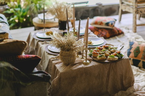 Φωτογραφία από ένα τραπέζι με φαγητό.
