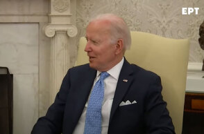 Με γαλάζια γραβάτα και την ελληνική σημαία ο Τζο Μπάιντεν υποδέχτηκε τον Κυριάκο Μητσοτάκη στον Λευκό Οίκο