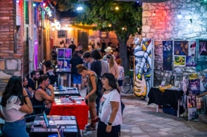 Νυχτερινή λήψη από το LA Comics Festival στην Λάρισα