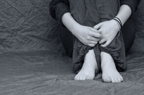 Αυτοκτονία 14χρονου: Καταγγελία για ξυλοδαρμό μαθήτριας στο σχολείο του