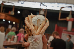 Το σουβλάκι (πιτόγυρο) έφθασε τα 3,5 ευρώ σε σουβλατζίδικα