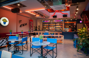 Το εσωτερικό του Lit Athens.