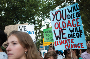 Πλακάτ με το σύνθημα «You’ll die of old age. I’ll die of climate change»