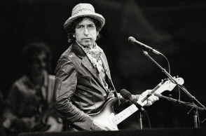 Σε δημοπρασία βγαίνει μια νέα εκδοχή του «Blowin’ In The Wind» του Μπομπ Ντίλαν