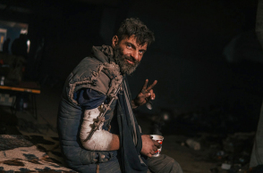 Τραυματισμένος Ουκρανός στρατιώτης στο εργοστάσιο του Αζοφστάλ