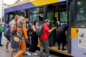 Οι μάσκες παραμένουν υποχρεωτικές στα ΜΜΜ και μετά την 1η Ιουνίου όταν καταργείται η μάσκα σε εσωτερικούς χώρους