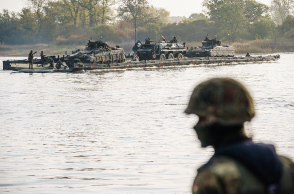 Εξηγήσεις για τη συμφωνία με τα τεθωρακισμένα ζητούν ΠΑΣΟΚ-ΚΙΝΑΛ και ΣΥΡΙΖΑ