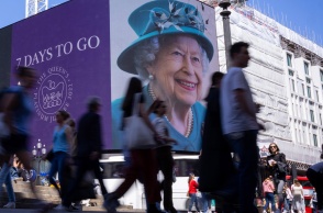Βασίλισσα Ελισάβετ - Αφίσα της στο κέντρο του Λονδίνου