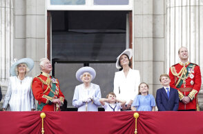 Πλατινένιο Ιωβηλαίο: Με λαμπρότητα οι εορτασμοί για τα 70 χρόνια της Βασίλισσας Ελισάβετ στο θρόνο (video)